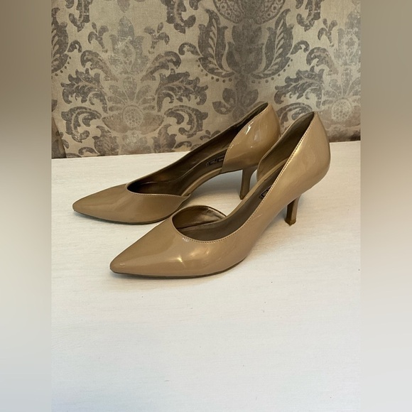 Moda Spana Cream/Tan Pointy Toe Heels Patient leather Size 8 - Picture 7 of 10